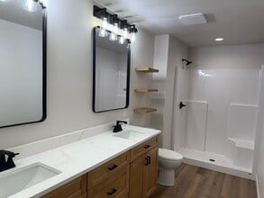 883 Wall St in North Bend, OR - Building Photo - Building Photo