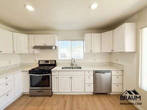 1415 Centinela Ave in Santa Monica, CA - Building Photo - Building Photo