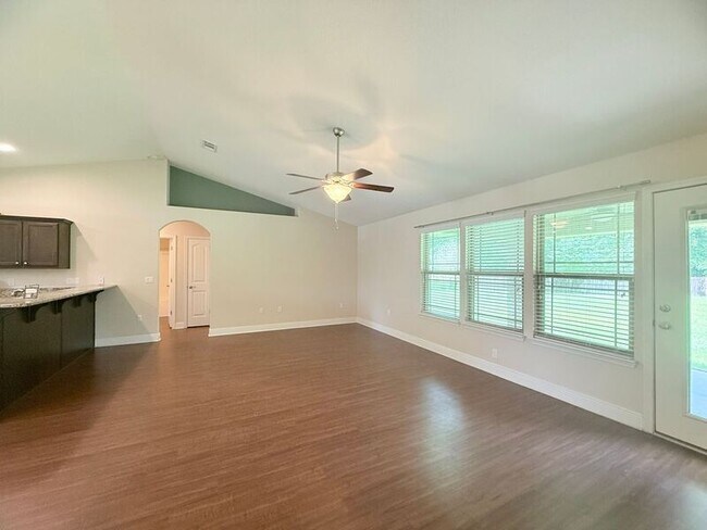 5227 English Oak Dr in Pace, FL - Building Photo - Building Photo