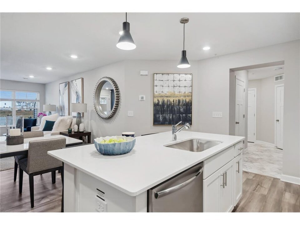 5289 Long Pointe Pass in Woodbury, MN - Building Photo