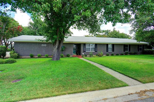 203 S Church St in Grapevine, TX - Building Photo