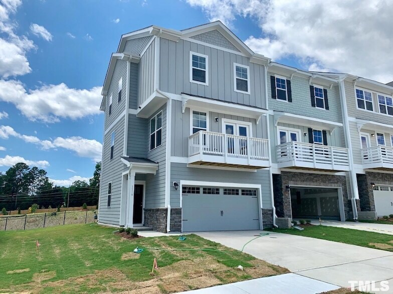 1116 Finch Ct in Apex, NC - Foto de edificio