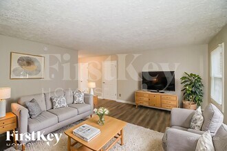 6683 Wolf River Dr in Riverdale, GA - Foto de edificio - Building Photo