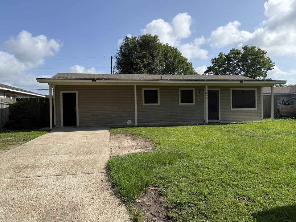 3608 Edgemont Dr in Orange, TX - Building Photo