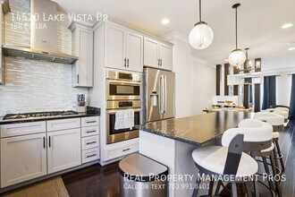 14520 Lake Vista Dr in Chantilly, VA - Building Photo - Building Photo