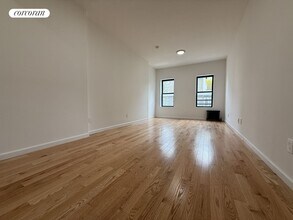 486 E 74th St in New York, NY - Building Photo - Building Photo