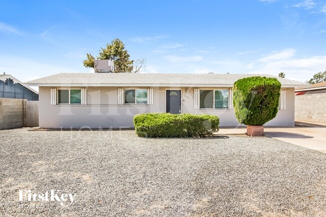 2133 E Larkspur Dr