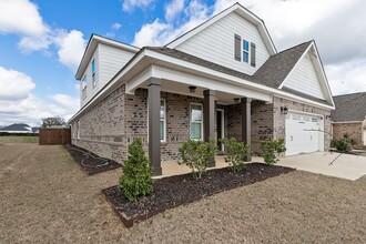 1245 McClain Dr in Prattville, AL - Foto de edificio - Building Photo