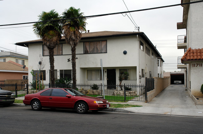 11723 Gale Ave in Hawthorne, CA - Building Photo - Building Photo