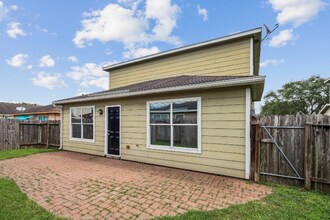 8210 Radial Ct in Rosharon, TX - Building Photo - Building Photo