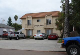 945 Chalcedony St in San Diego, CA - Building Photo - Building Photo