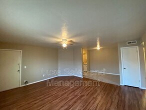 6026 Northwest Expy in Warr Acres, OK - Building Photo - Building Photo