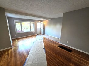 68 George St in Bristol, CT - Building Photo - Building Photo