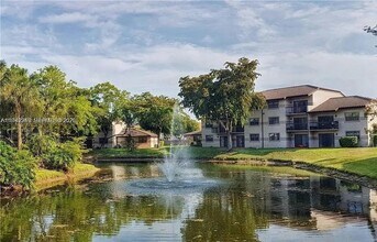 9937 Nob Hill Pl in Sunrise, FL - Building Photo - Building Photo