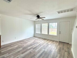 529 W Metcalfe St in Hutto, TX - Building Photo - Building Photo