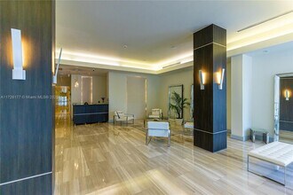 1228 West Ave, Unit 701 in Miami Beach, FL - Foto de edificio - Building Photo