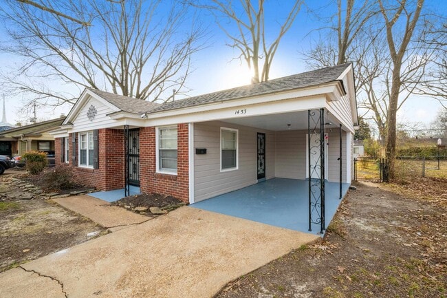 property at 1453 Colonial Rd