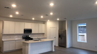 421 Robin Ct in Angleton, TX - Foto de edificio - Building Photo