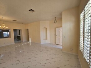 7990 Nookfield Dr in Las Vegas, NV - Building Photo - Building Photo