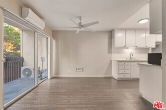 6050 Canterbury Dr in Culver City, CA - Building Photo - Building Photo