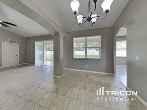 24 Royal Palm Ln in Palm Coast, FL - Building Photo - Building Photo