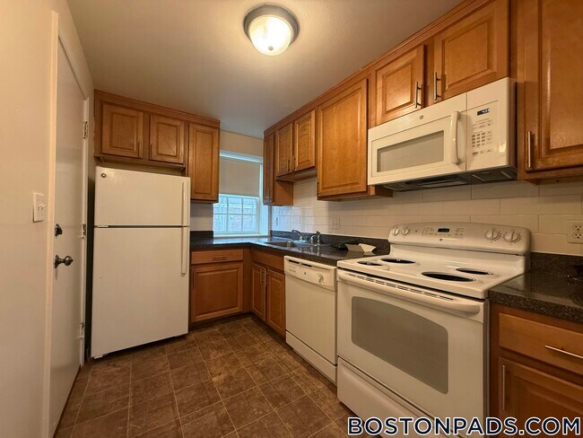 32 Worthen Rd, Unit B3 in Lexington, MA - Building Photo - Building Photo