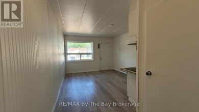 280 River Rd E in Wasaga Beach, ON - Building Photo - Building Photo