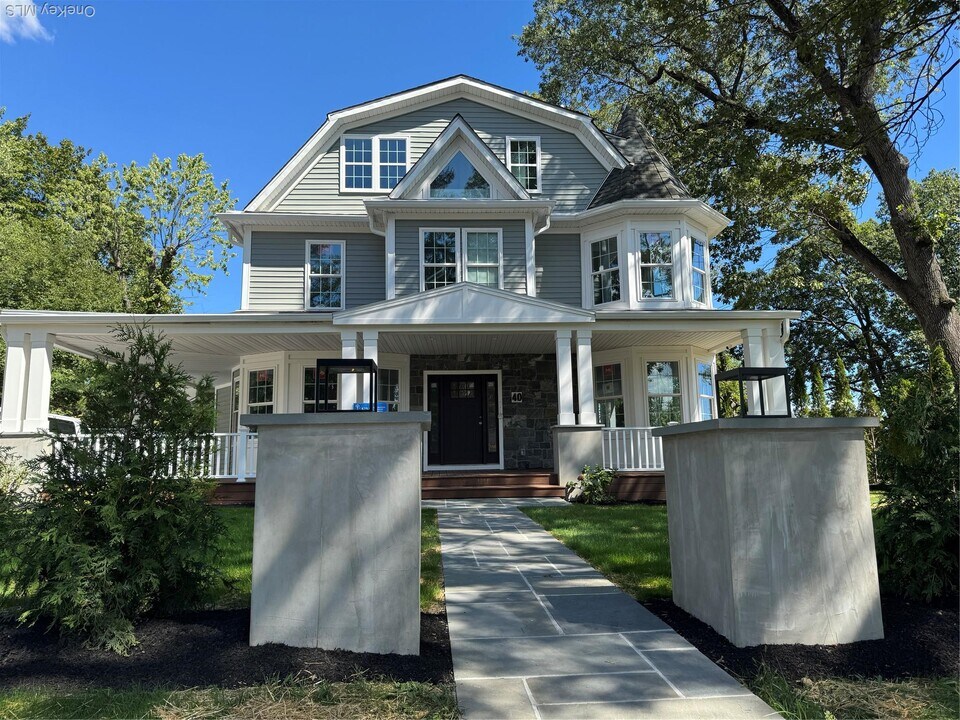40 N Main St in Pearl River, NY - Building Photo