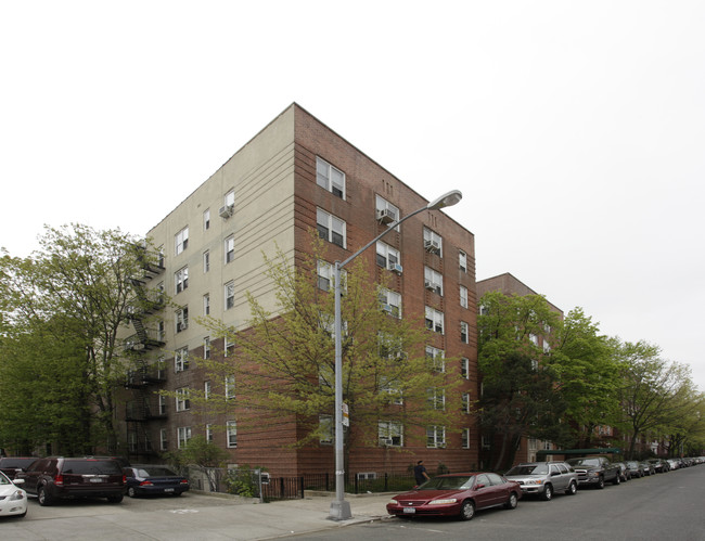 111-32 76th Ave in Forest Hills, NY - Foto de edificio - Building Photo