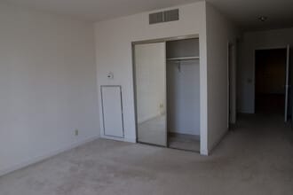 1100 Vine St, Unit 715 in Philadelphia, PA - Building Photo - Building Photo