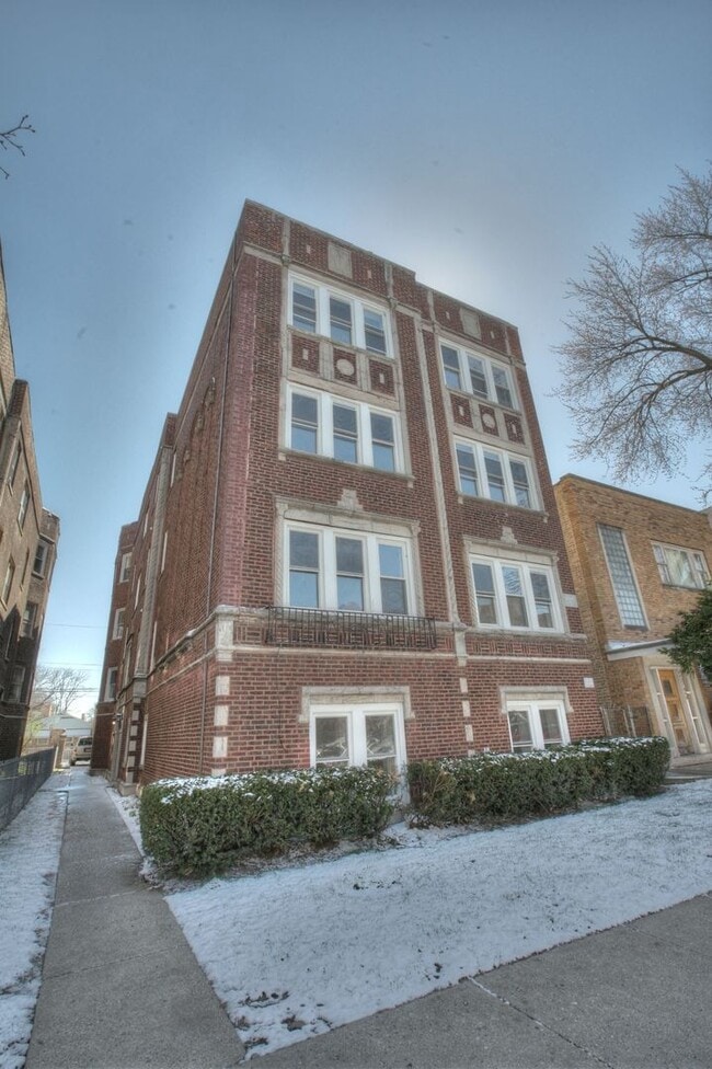 property at 6433 N Albany Ave