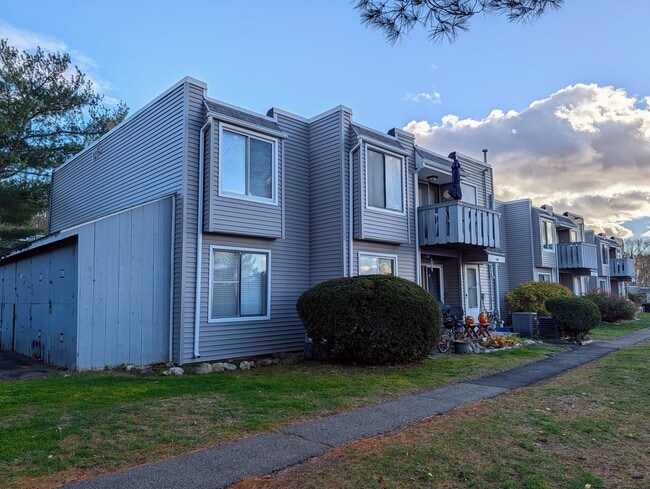 12 Cedar Ct in East Haven, CT - Foto de edificio - Building Photo