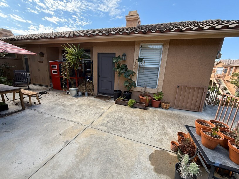 19431 Rue de Valore, Unit 50a in Lake Forest, CA - Building Photo