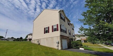 455 Madison Dr in Shrewsbury, PA - Building Photo - Building Photo