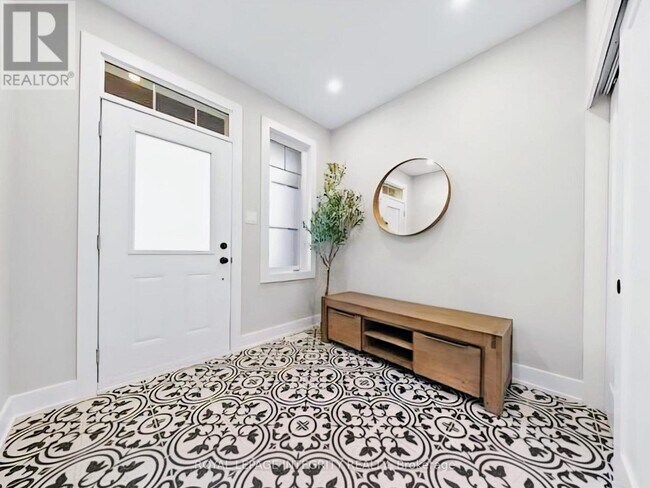 332 Haliburton Hts in Ottawa, ON - Building Photo - Building Photo