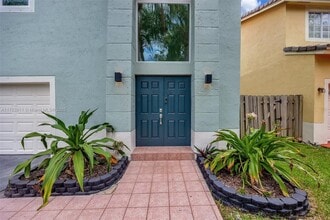 21320 SW 97th Ave in Cutler Bay, FL - Building Photo - Building Photo