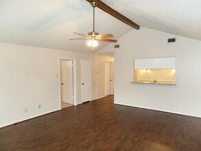 8110 Amurwood Dr in Tomball, TX - Building Photo - Building Photo