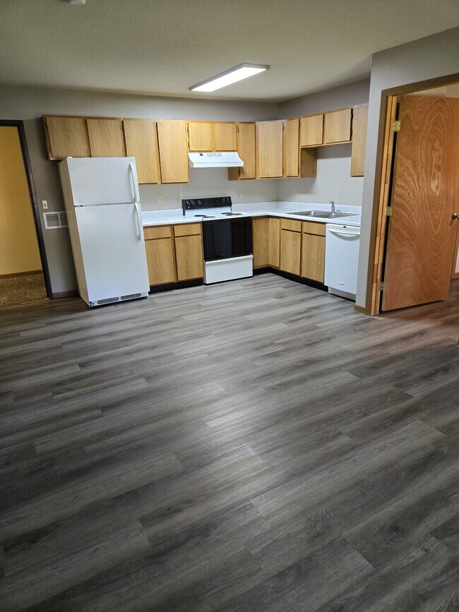 720 8th Ave in Brookings, SD - Foto de edificio - Building Photo