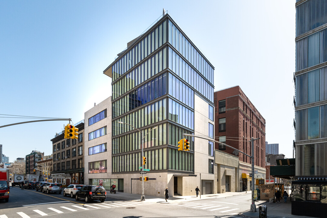 152 Elizabeth St in New York, NY - Building Photo