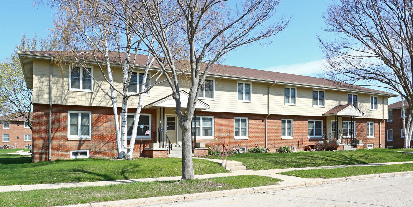 Beloit Road Senior Apartments in West Allis, WI - Building Photo