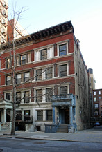 347 W 71st St in New York, NY - Building Photo - Building Photo