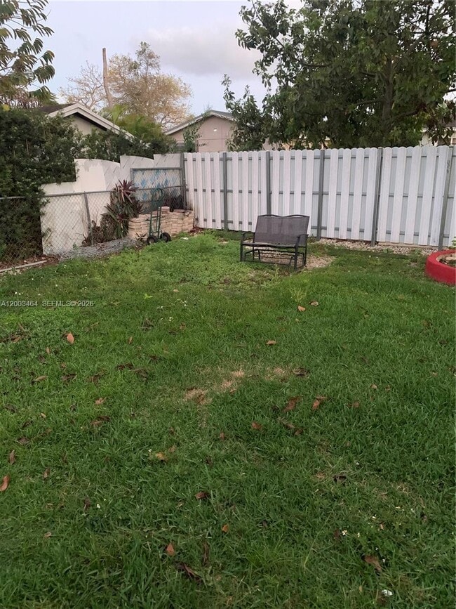 11710 SW 181st Ter in Miami, FL - Foto de edificio - Building Photo