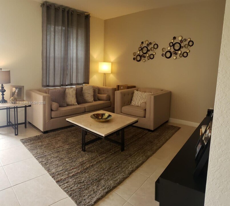3387 W 106th Terrace in Hialeah, FL - Building Photo