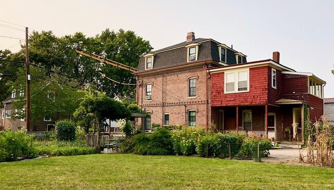 162 Sherman St in Cambridge, MA - Building Photo - Building Photo
