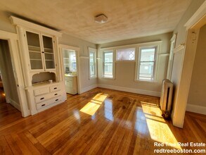 623 Fellsway, Unit 2 in Medford, MA - Foto de edificio - Building Photo
