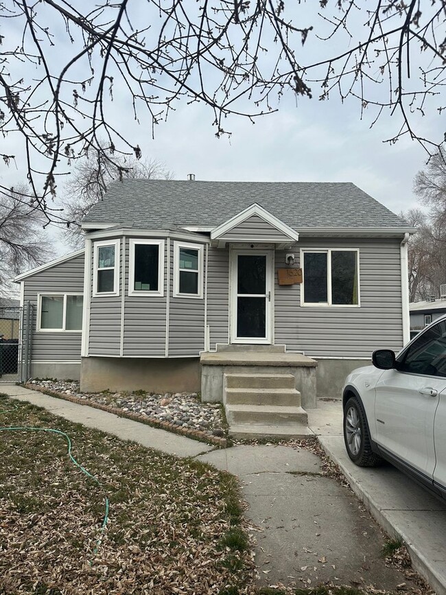 property at 1620 W Warnock Ave