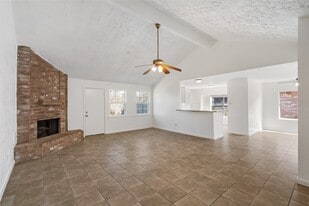 1666 Meadow Green Dr in Missouri City, TX - Building Photo