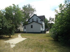 840 10th Ave NW in Minot, ND - Building Photo - Building Photo