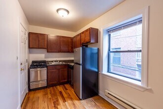 822 W Cornelia Ave in Chicago, IL - Foto de edificio - Building Photo