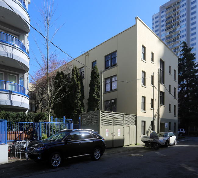 Kenmore Apartments in Vancouver, BC - Building Photo - Building Photo